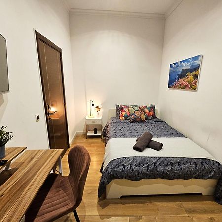 By La Rambla Rooms Barcellona Esterno foto