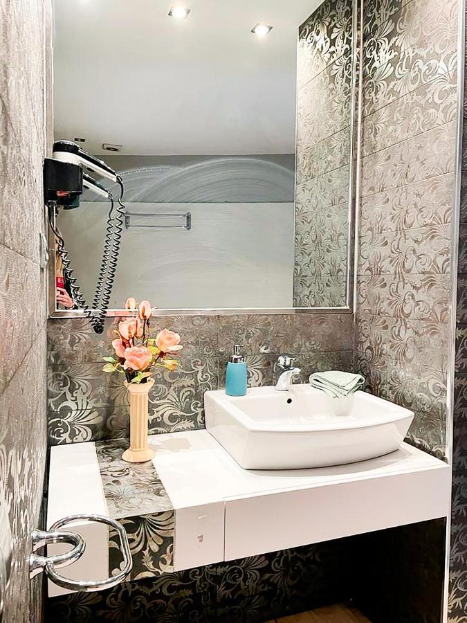 By La Rambla Rooms Barcellona Esterno foto