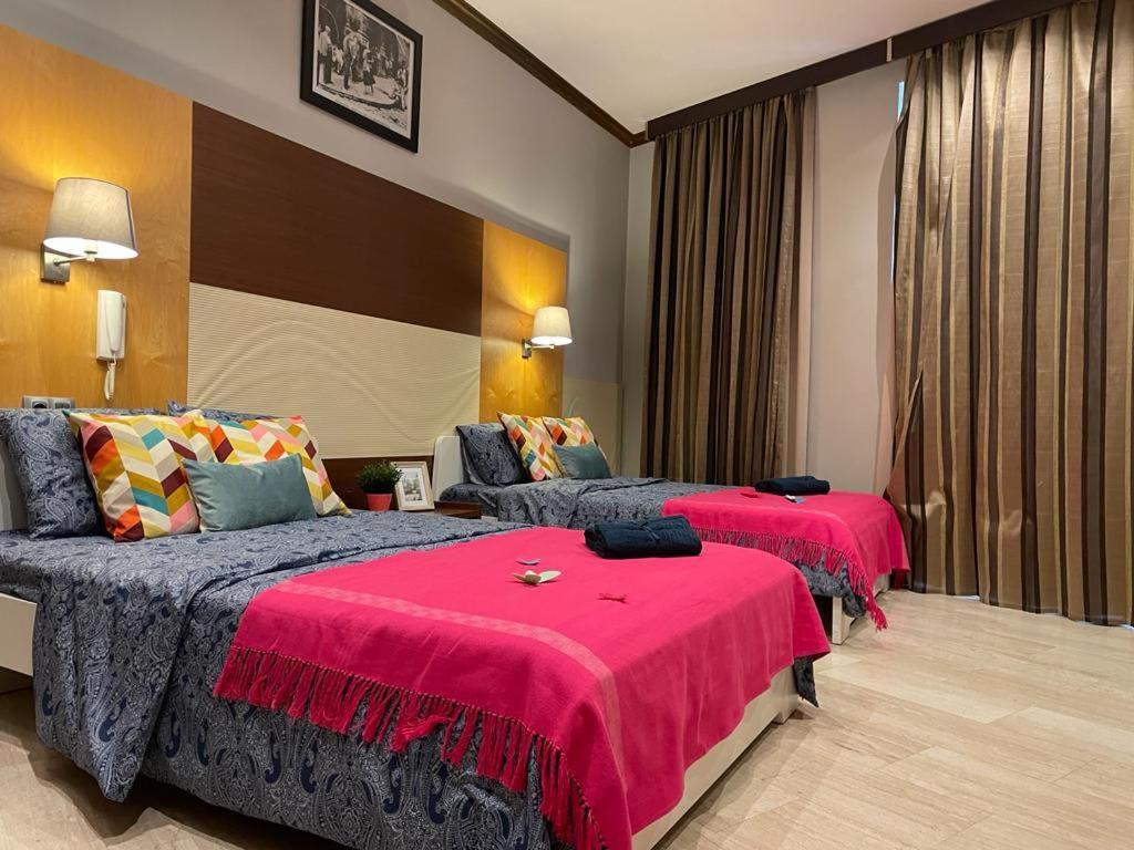 By La Rambla Rooms Barcellona Esterno foto