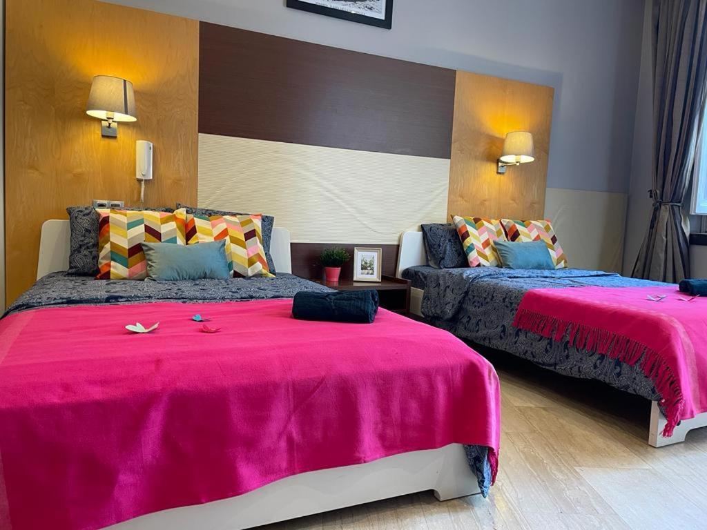 By La Rambla Rooms Barcellona Esterno foto