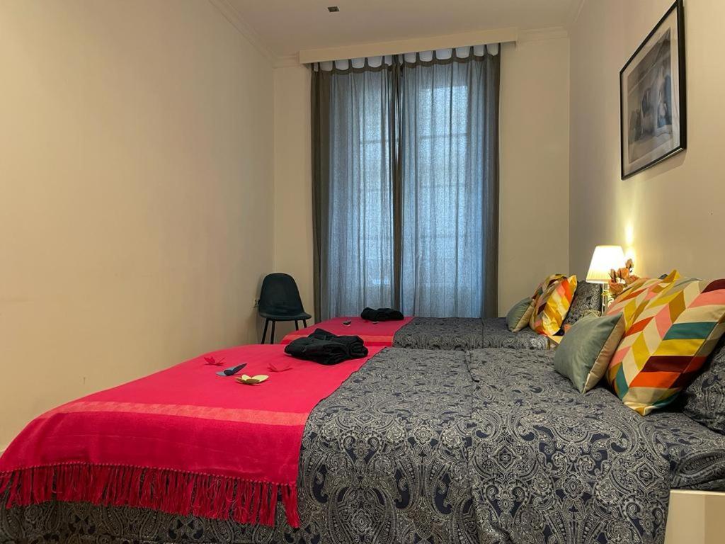 By La Rambla Rooms Barcellona Esterno foto