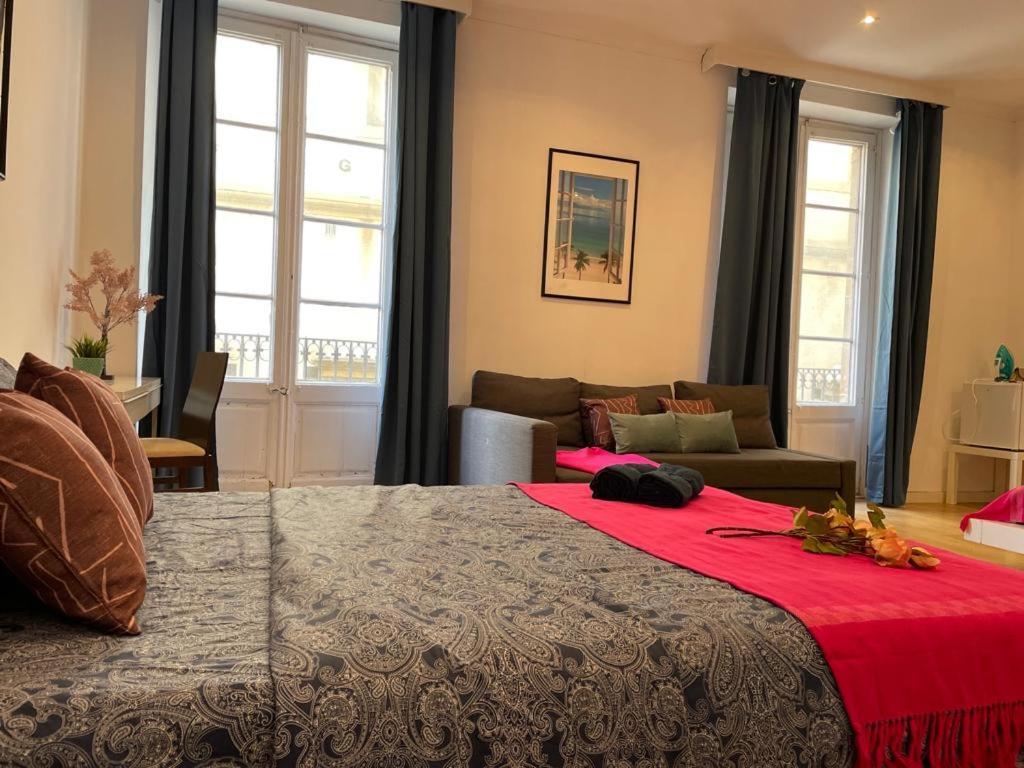 By La Rambla Rooms Barcellona Esterno foto